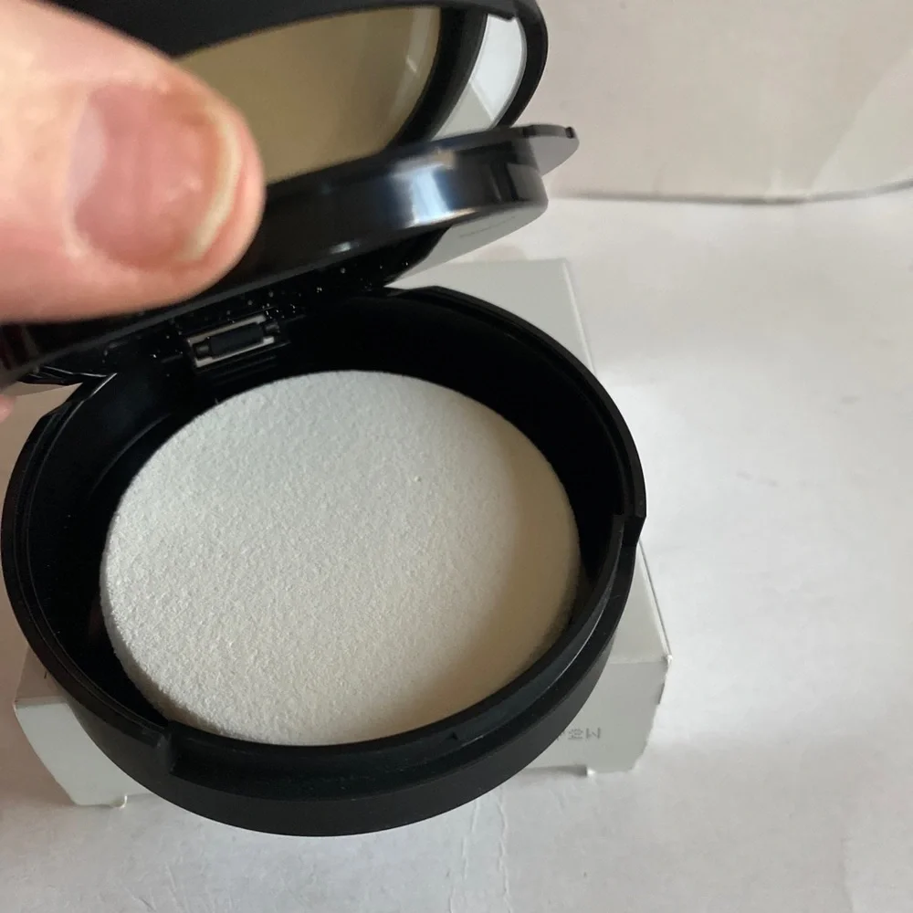 IT COSMETICS Bye Bye Pores Pressed Translucent Powder 0.31oz $32 NIB